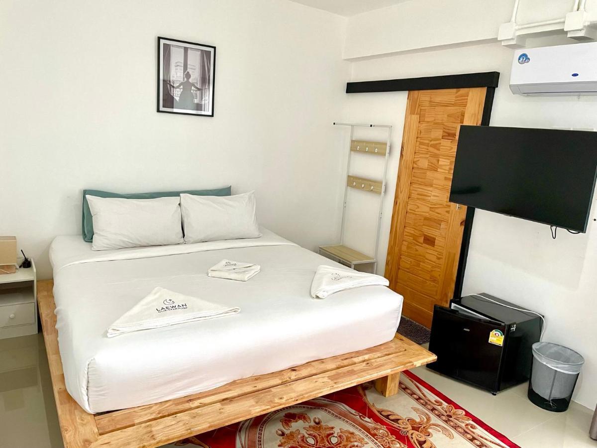 Laewan Guesthouse Baan Tai Exteriér fotografie