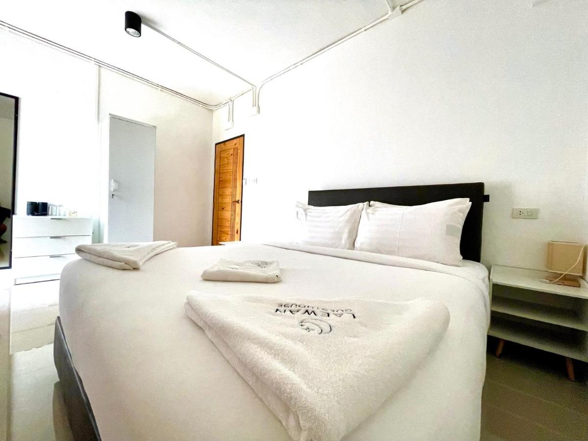 Laewan Guesthouse Baan Tai Exteriér fotografie